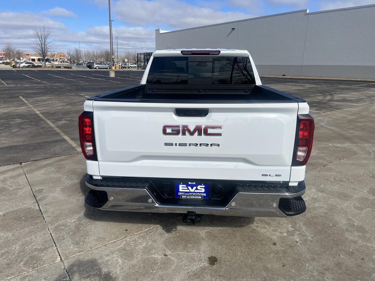 2025 GMC Sierra 1500 SLE Crew Cab 4WD Preferred Safety+Pkgs w/AdptvCrz Spray-OnBedliner ChromeAssistSteps HD-SurroundVsn Saukville WI