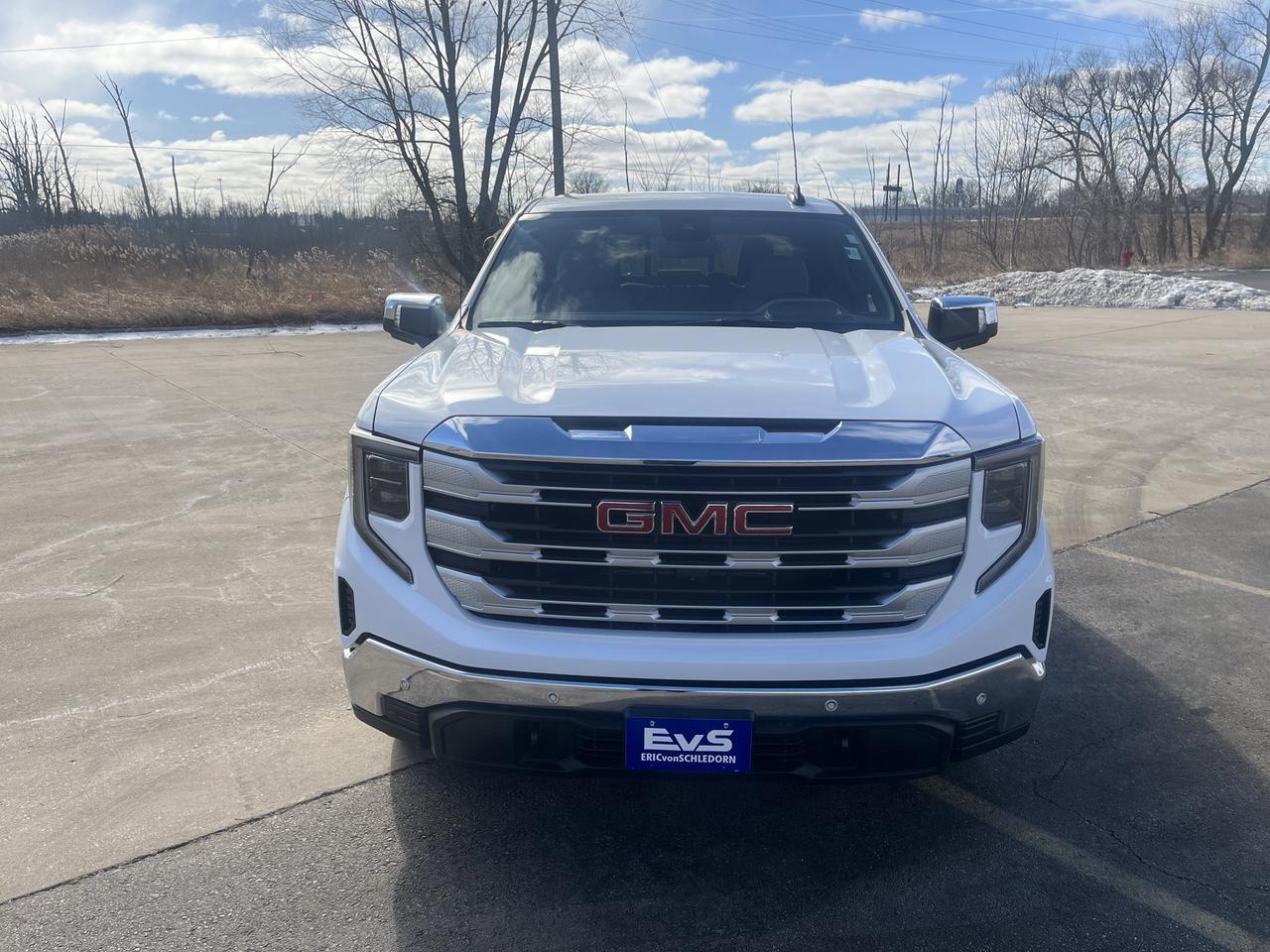 2025 GMC Sierra 1500 SLE Crew Cab 4WD Preferred Safety+Pkgs w/AdptvCrz Spray-OnBedliner ChromeAssistSteps HD-SurroundVsn