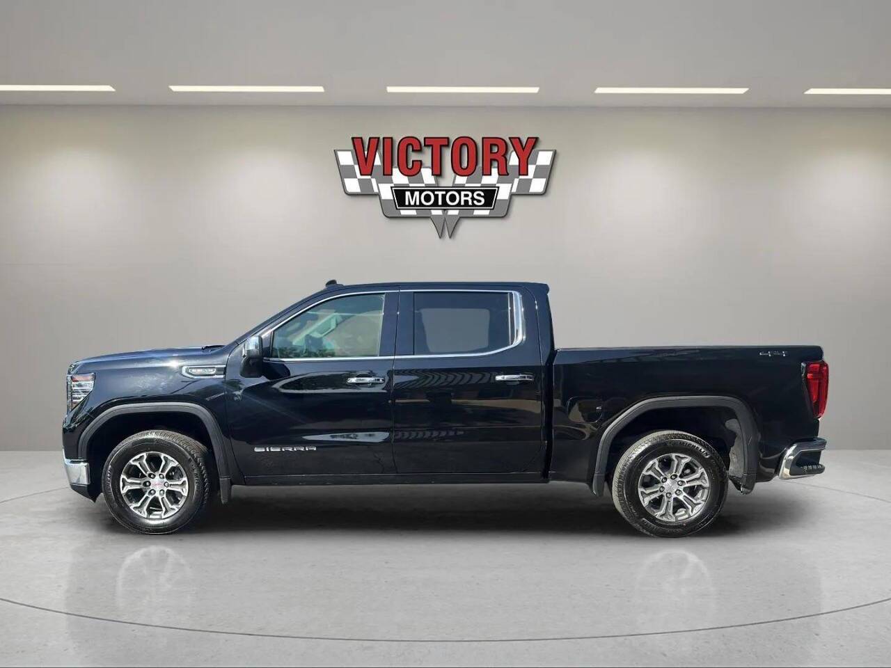 2025 GMC Sierra 1500 SLT 4x4 4dr Crew Cab 5.8 ft. SB Chesterfield MI