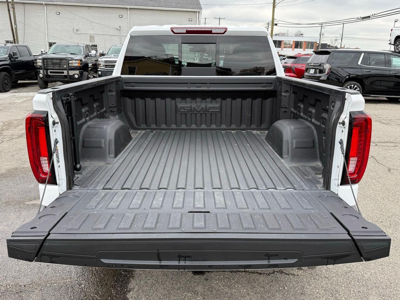 2025 GMC Sierra 1500 SLT Crestwood KY