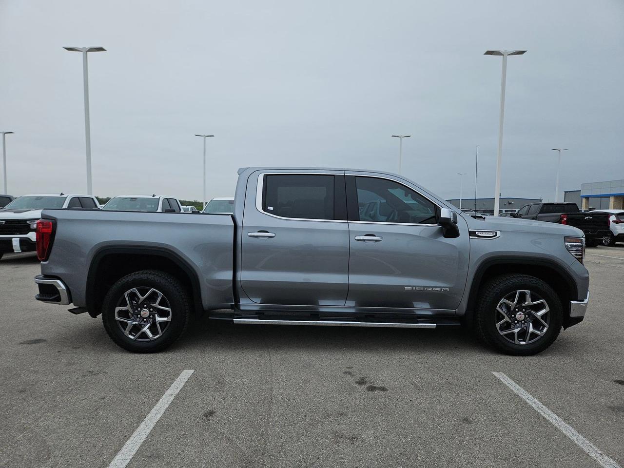 2025 GMC Sierra 1500 SLT