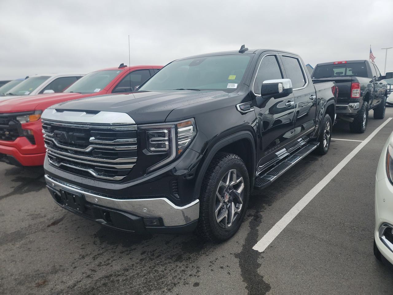 2025 GMC Sierra 1500 SLT