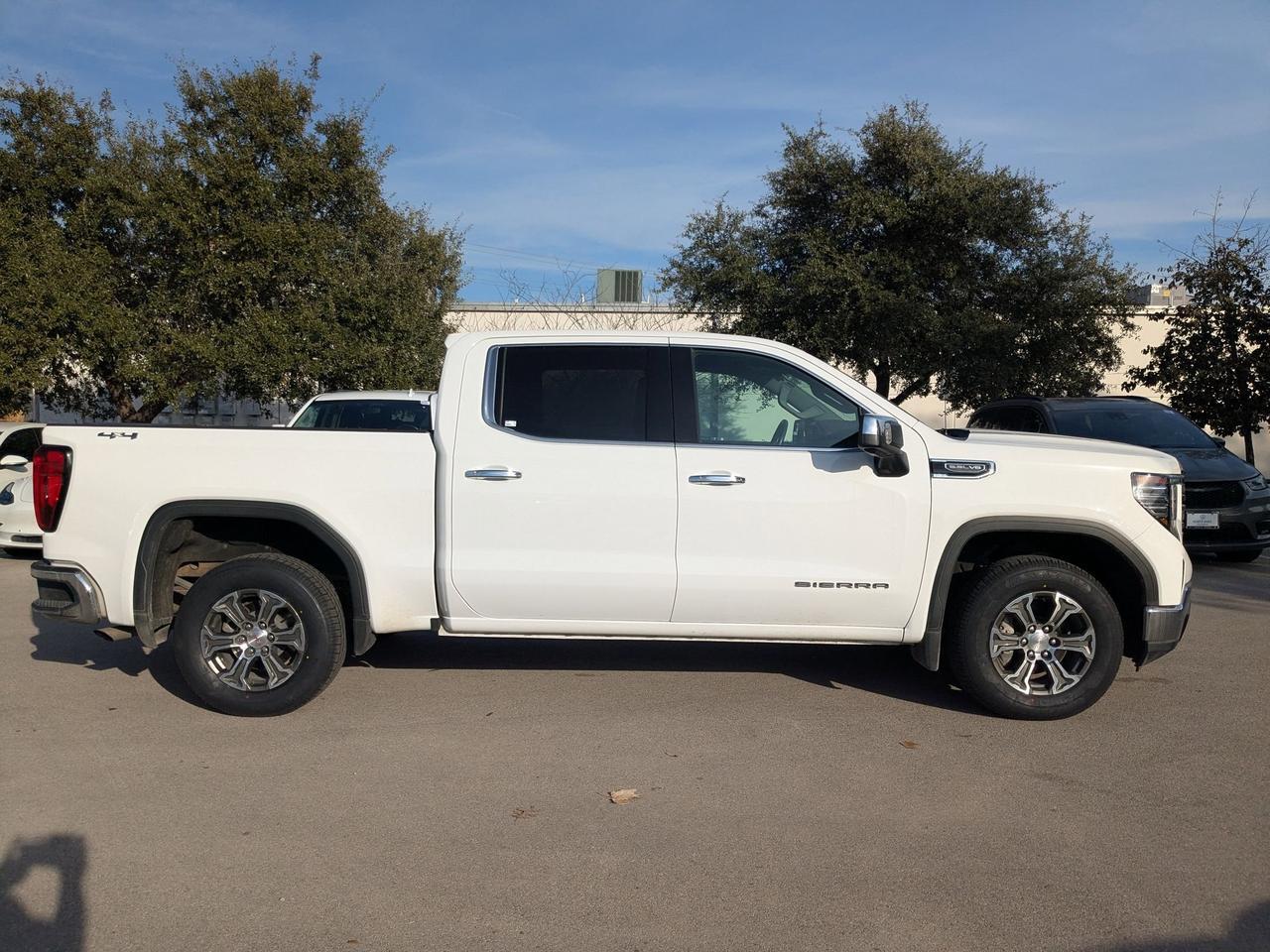 2025 GMC Sierra 1500 SLT