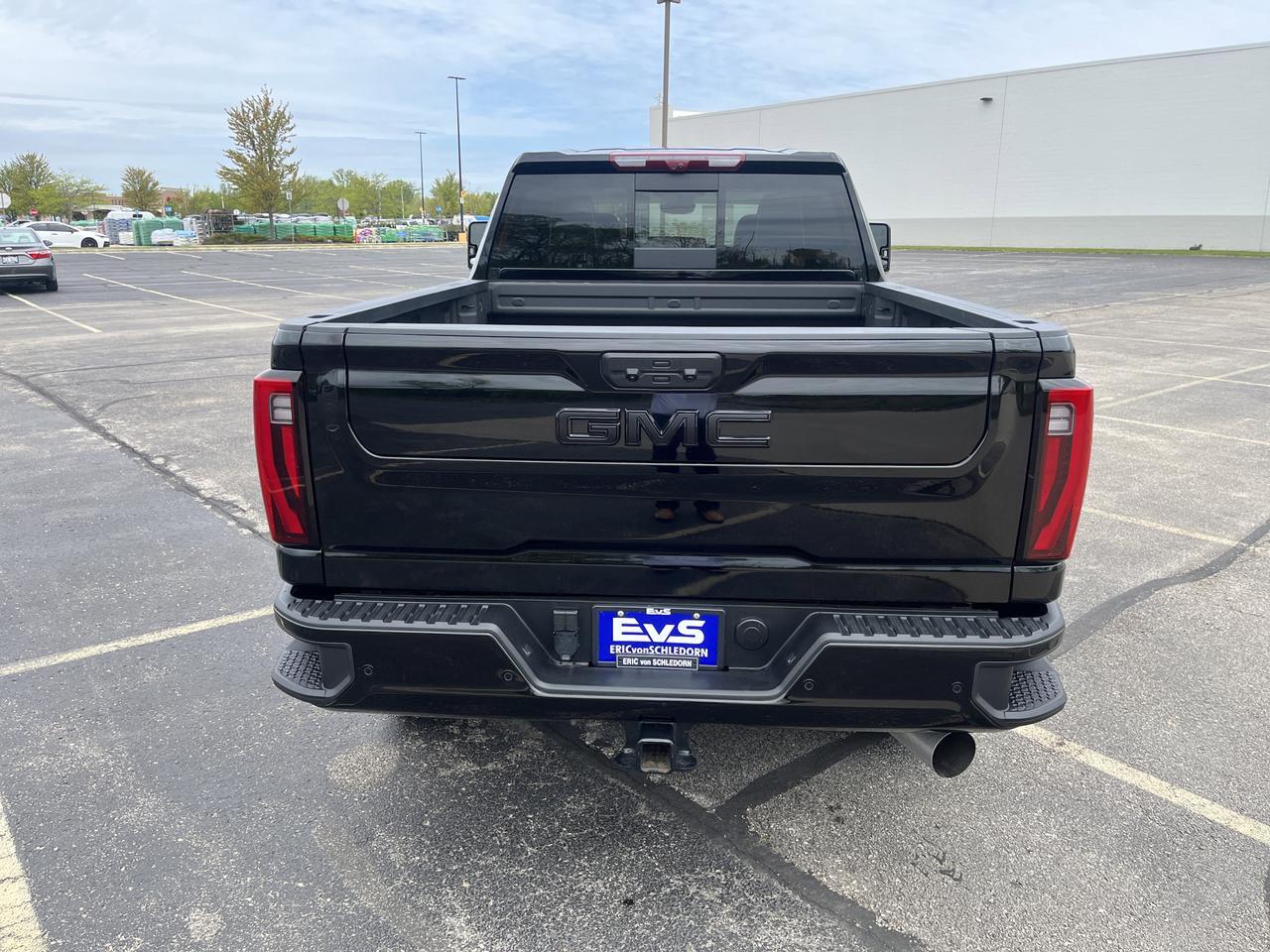 2025 GMC Sierra 2500HD 2500HD Denali Ultimate Crew Cab 4WD DuramaxDiesel w/Sunroof HtdCldMemBuckets Bose HD-SurroundVision Saukville WI