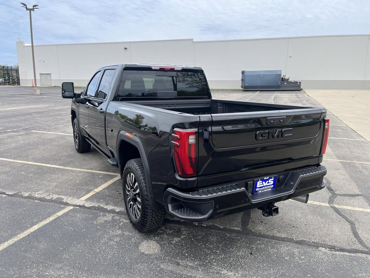 2025 GMC Sierra 2500HD 2500HD Denali Ultimate Crew Cab 4WD DuramaxDiesel w/Sunroof HtdCldMemBuckets Bose HD-SurroundVision Saukville WI