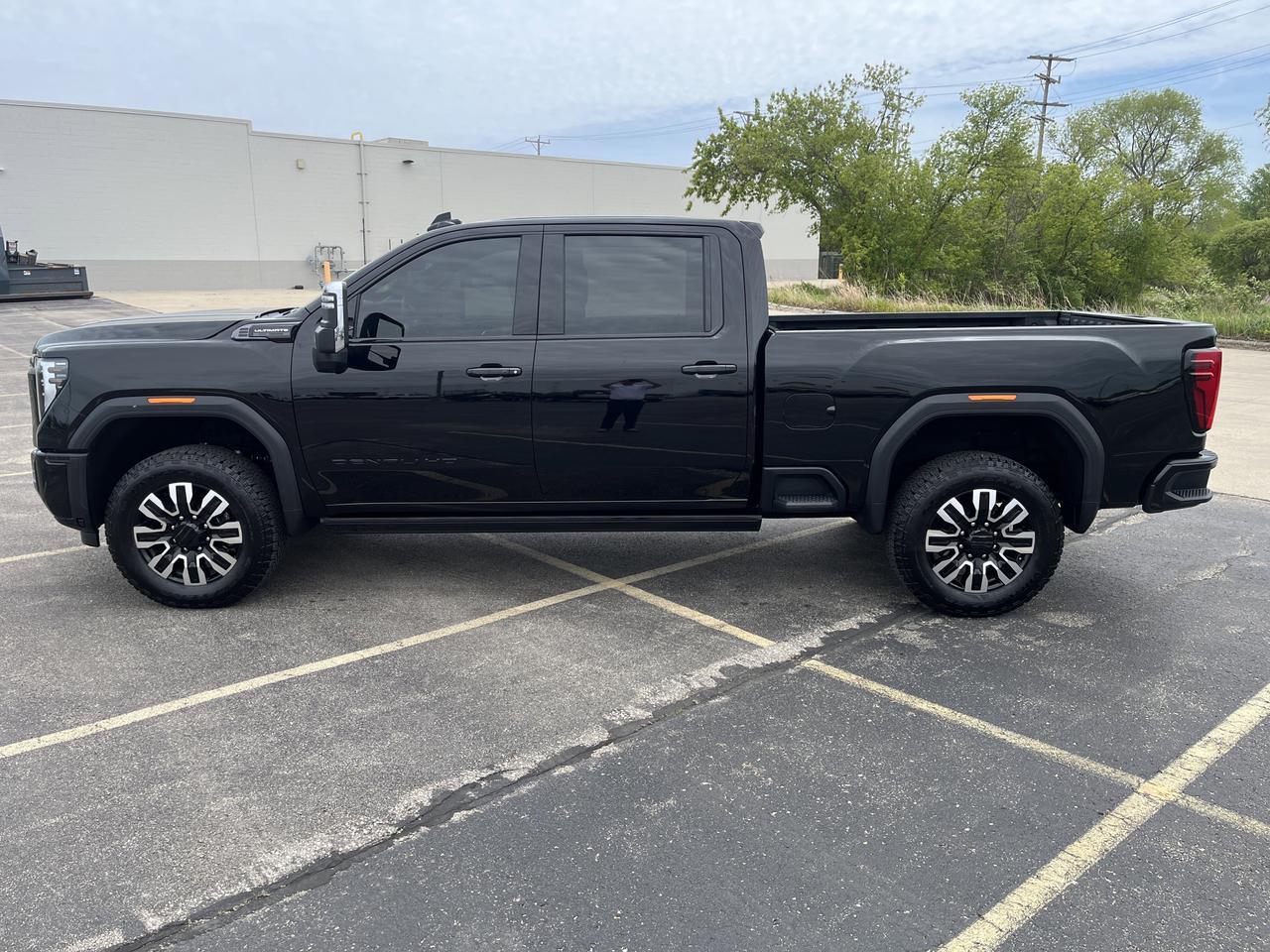 2025 GMC Sierra 2500HD 2500HD Denali Ultimate Crew Cab 4WD DuramaxDiesel w/Sunroof HtdCldMemBuckets Bose HD-SurroundVision