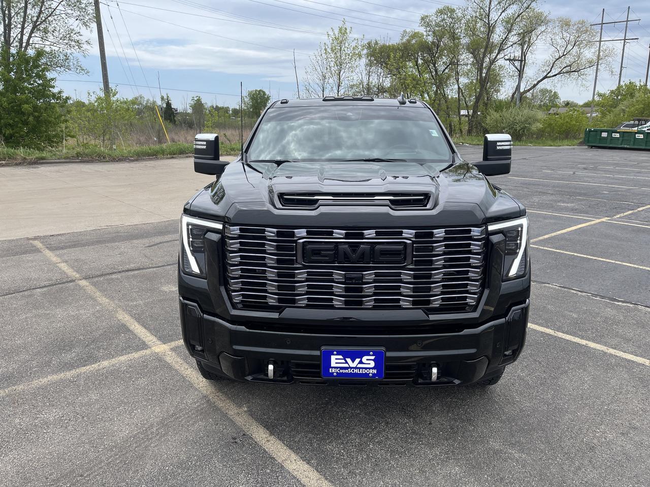 2025 GMC Sierra 2500HD 2500HD Denali Ultimate Crew Cab 4WD DuramaxDiesel w/Sunroof HtdCldMemBuckets Bose HD-SurroundVision
