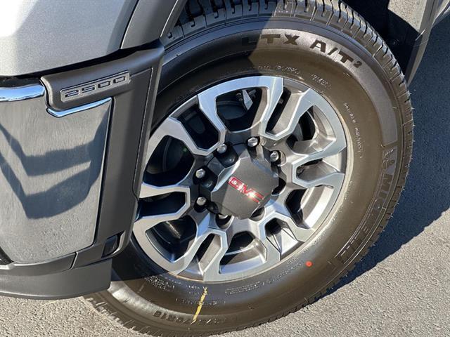 2025 GMC Sierra 2500HD 4WD Crew Cab Standard Bed SLE