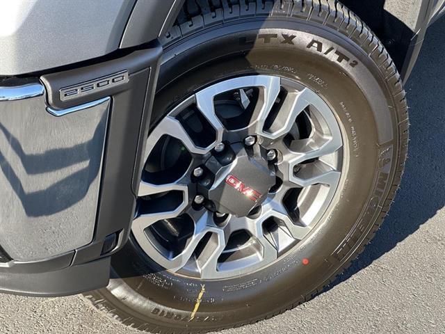 2025 GMC Sierra 2500HD 4WD Crew Cab Standard Bed SLE