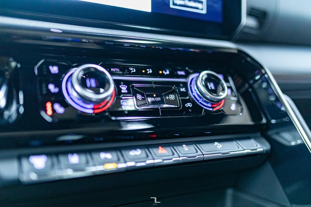 2025 GMC Sierra 2500HD 4x4 Crew Cab AT4 Diesel Leather Roof Nav Red Deer AB