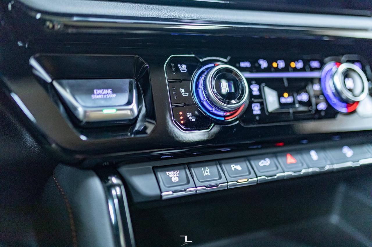 2025 GMC Sierra 2500HD 4x4 Crew Cab AT4 Diesel Leather Roof Nav Red Deer AB