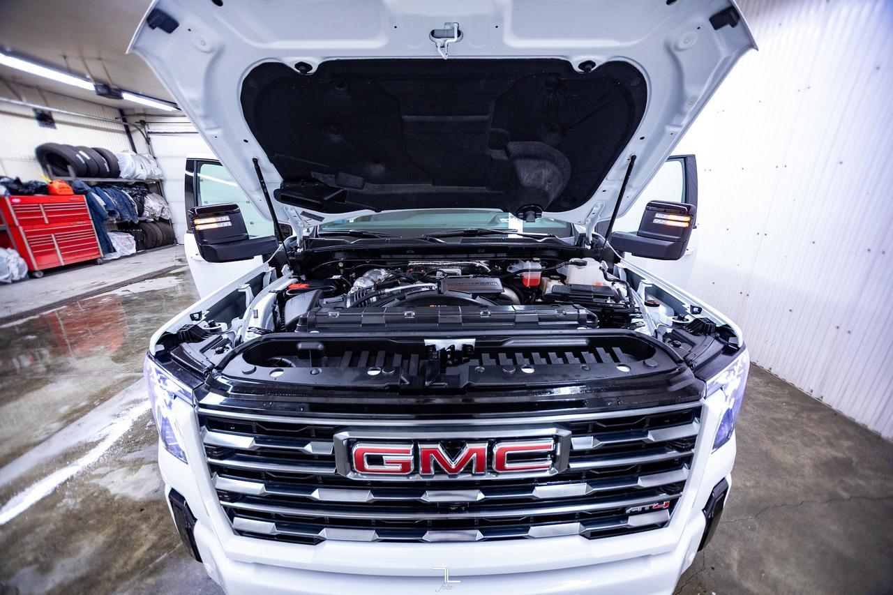 2025 GMC Sierra 2500HD 4x4 Crew Cab AT4 Diesel Leather Roof Nav Red Deer AB