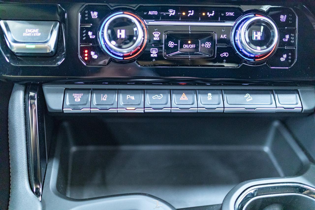 2025 GMC Sierra 2500HD 4x4 Crew Cab AT4 Diesel Leather Roof Nav Red Deer AB