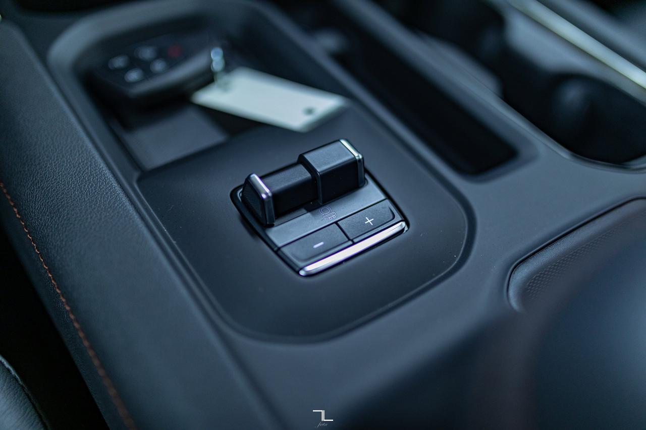 2025 GMC Sierra 2500HD 4x4 Crew Cab AT4 Diesel Leather Roof Nav Red Deer AB