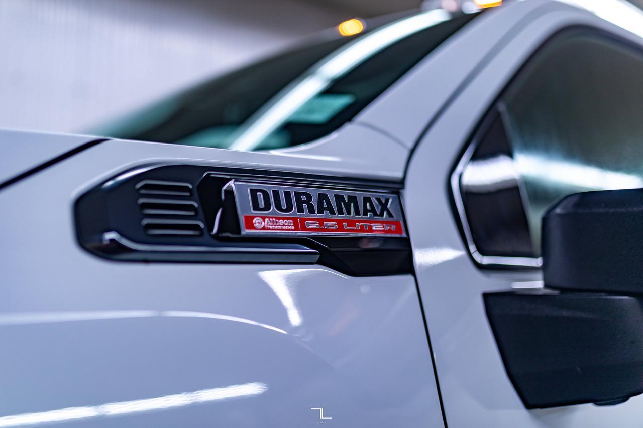 2025 GMC Sierra 2500HD 4x4 Crew Cab AT4 Diesel Leather Roof Nav Red Deer AB