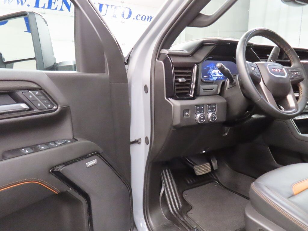 2025 GMC Sierra 2500HD 4x4 Crew Cab AT4 Fond du Lac WI