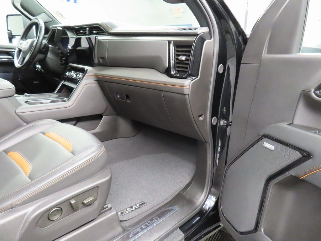 2025 GMC Sierra 2500HD 4x4 Crew Cab AT4 Fond du Lac WI