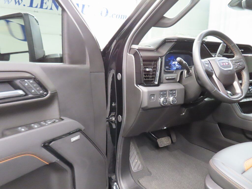 2025 GMC Sierra 2500HD 4x4 Crew Cab AT4 Fond du Lac WI