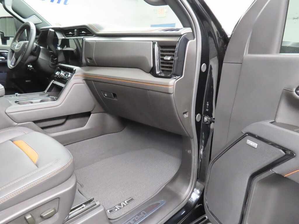 2025 GMC Sierra 2500HD 4x4 Crew Cab AT4 Fond du Lac WI