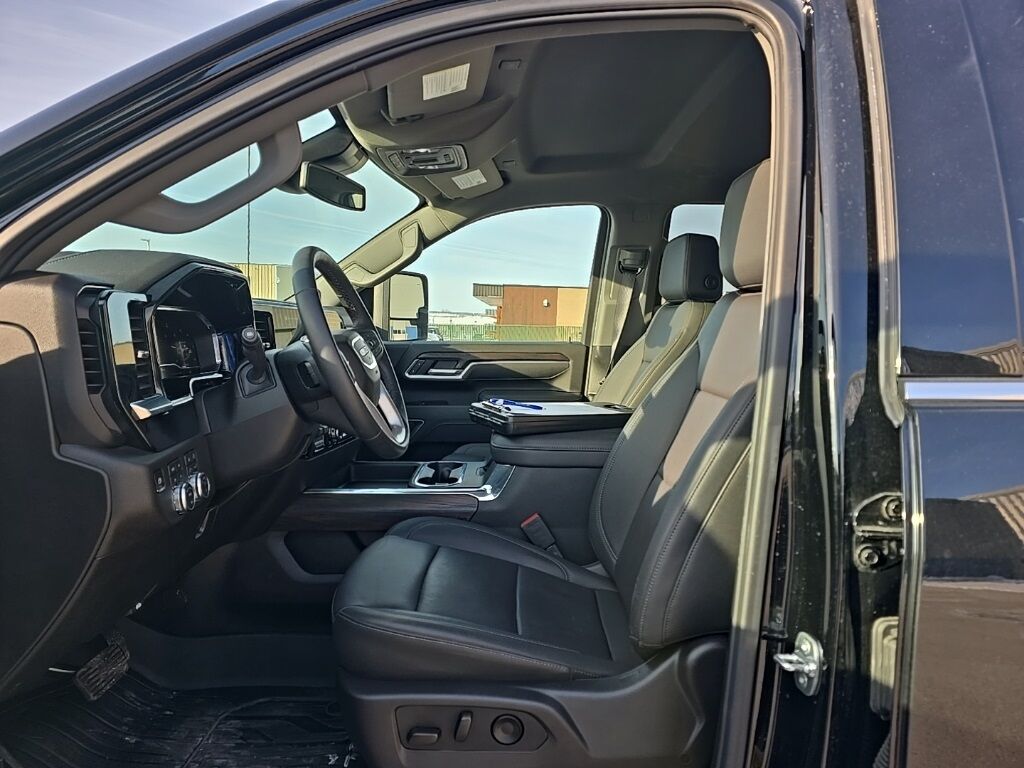 2025 GMC Sierra 2500HD 4x4 Crew Cab SLT Fond du Lac WI