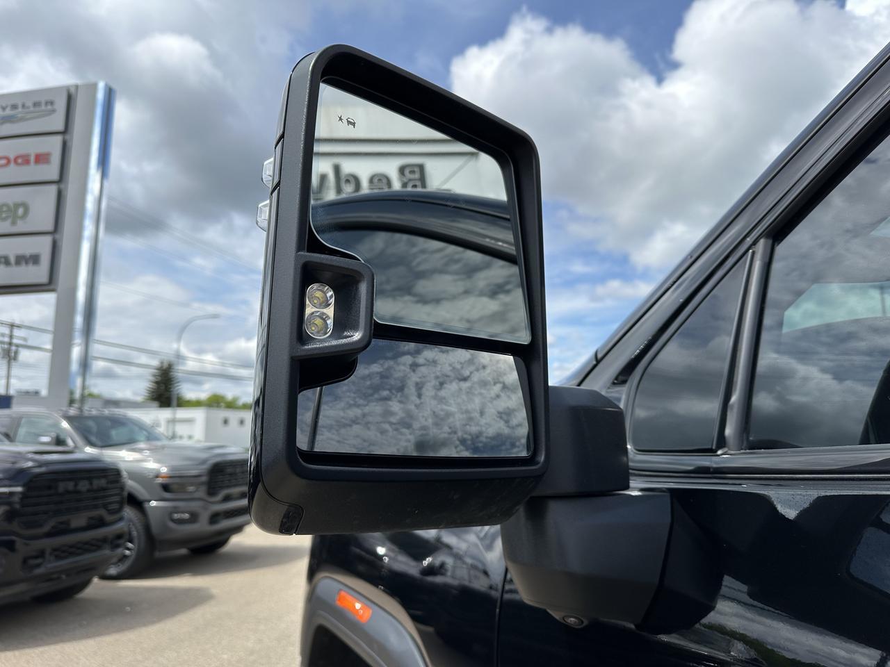 2025 GMC Sierra 2500HD AT4 Crew Cab 4WD | Tech Pkg | 5th Wheel Pkg | Max Trailer Pkg | X31 Off Road Pkg | Sun Roof Redwater AB