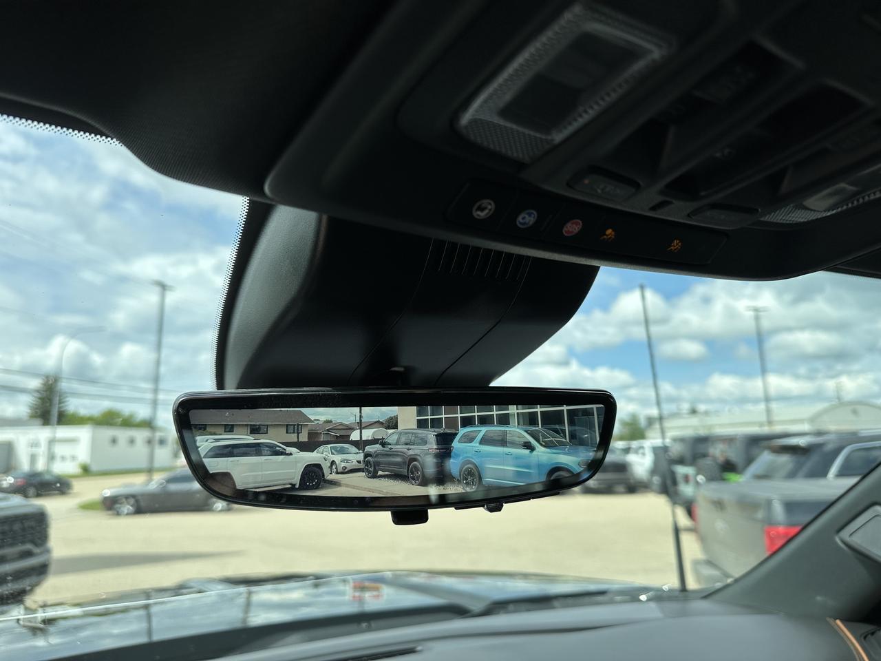 2025 GMC Sierra 2500HD AT4 Crew Cab 4WD | Tech Pkg | 5th Wheel Pkg | Max Trailer Pkg | X31 Off Road Pkg | Sun Roof Redwater AB