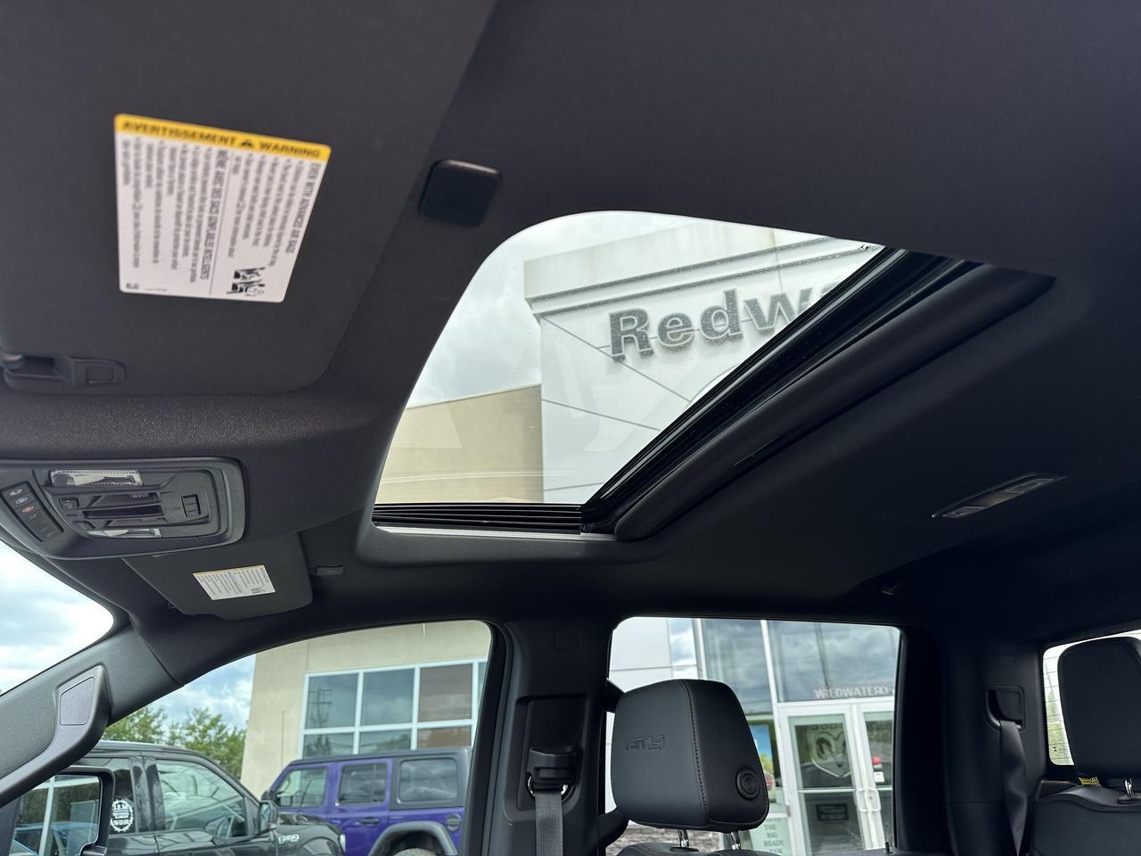 2025 GMC Sierra 2500HD AT4 Crew Cab 4WD | Tech Pkg | 5th Wheel Pkg | Max Trailer Pkg | X31 Off Road Pkg | Sun Roof Redwater AB