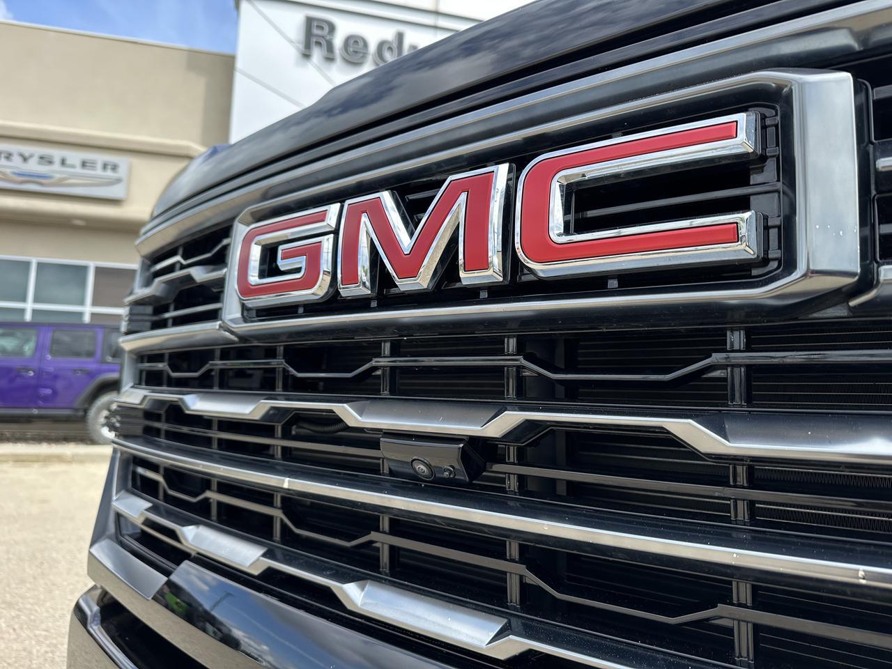 2025 GMC Sierra 2500HD AT4 Crew Cab 4WD | Tech Pkg | 5th Wheel Pkg | Max Trailer Pkg | X31 Off Road Pkg | Sun Roof Redwater AB