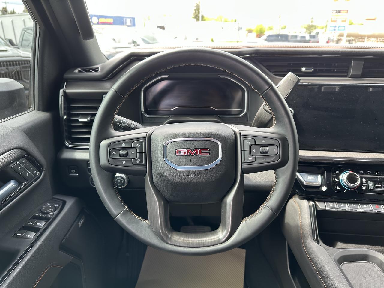 2025 GMC Sierra 2500HD AT4 Crew Cab 4WD | Tech Pkg | 5th Wheel Pkg | Max Trailer Pkg | X31 Off Road Pkg | Sun Roof Redwater AB