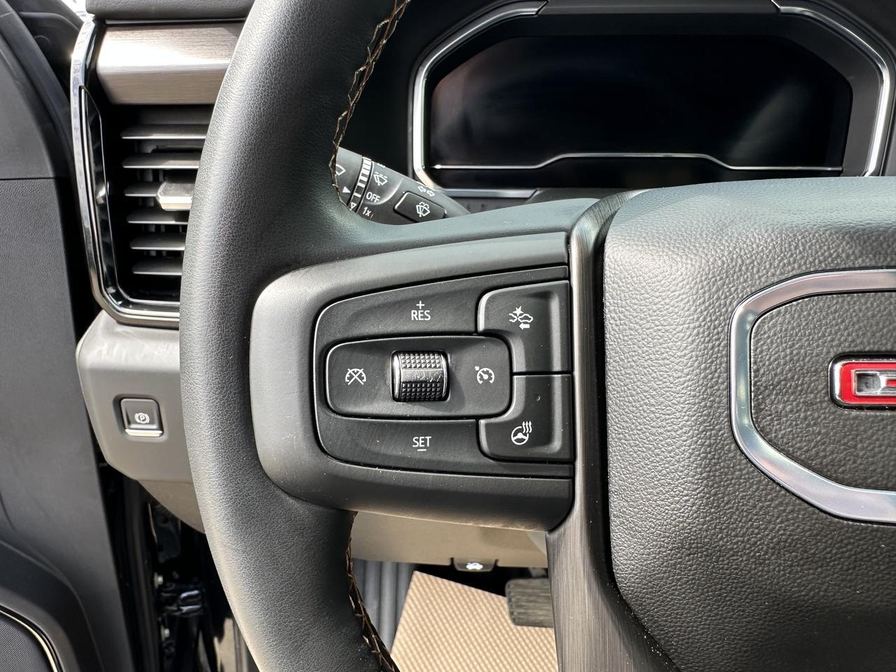 2025 GMC Sierra 2500HD AT4 Crew Cab 4WD | Tech Pkg | 5th Wheel Pkg | Max Trailer Pkg | X31 Off Road Pkg | Sun Roof Redwater AB