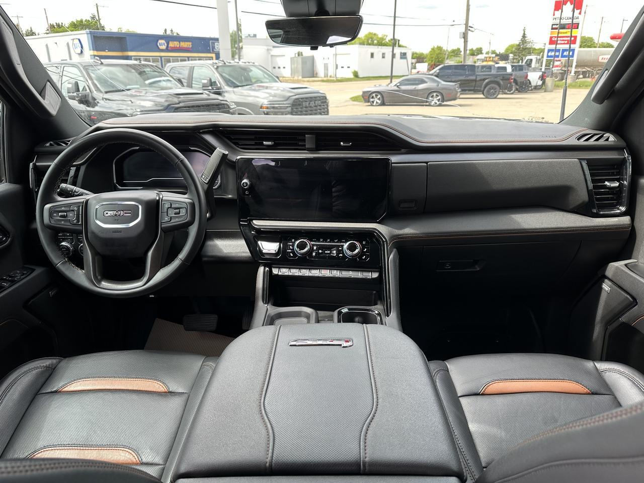 2025 GMC Sierra 2500HD AT4 Crew Cab 4WD | Tech Pkg | 5th Wheel Pkg | Max Trailer Pkg | X31 Off Road Pkg | Sun Roof Redwater AB