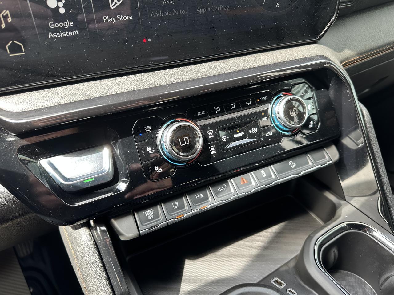 2025 GMC Sierra 2500HD AT4 Crew Cab 4WD | Tech Pkg | 5th Wheel Pkg | Max Trailer Pkg | X31 Off Road Pkg | Sun Roof Redwater AB