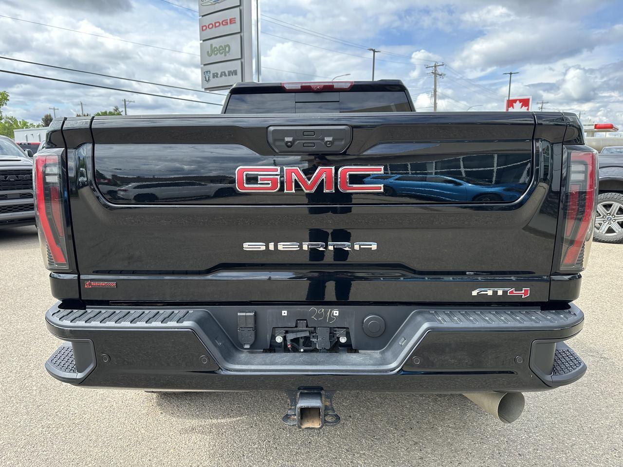 2025 GMC Sierra 2500HD AT4 Crew Cab 4WD | Tech Pkg | 5th Wheel Pkg | Max Trailer Pkg | X31 Off Road Pkg | Sun Roof Redwater AB