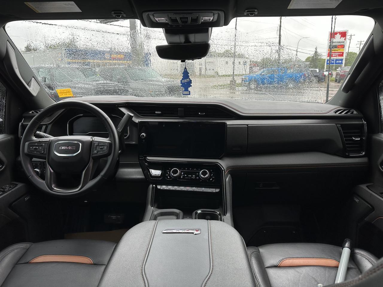 2025 GMC Sierra 2500HD AT4 Crew Cab 4WD | Tech Pkg | 5th Wheel Pkg | Max Trailer Pkg | X31 Off Road Pkg | Sun Roof Redwater AB