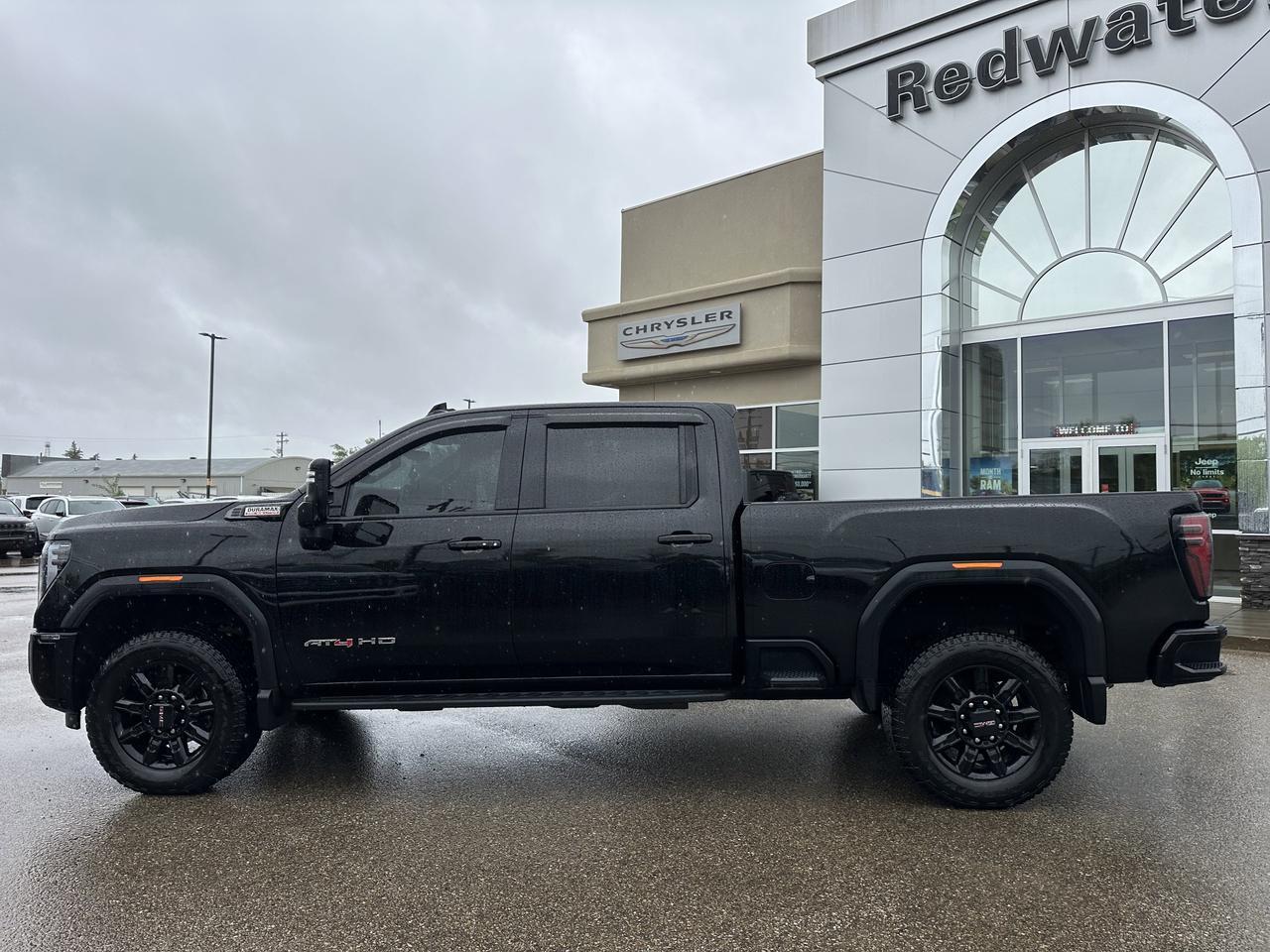 2025 GMC Sierra 2500HD AT4 Crew Cab 4WD | Tech Pkg | 5th Wheel Pkg | Max Trailer Pkg | X31 Off Road Pkg | Sun Roof Redwater AB