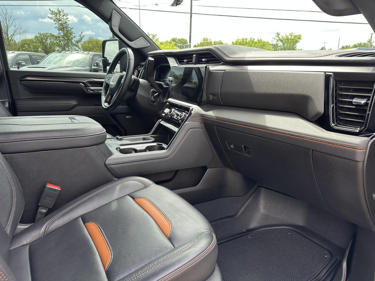 2025 GMC Sierra 2500HD AT4 Crew Cab 4WD | Tech Pkg | 5th Wheel Pkg | Max Trailer Pkg | X31 Off Road Pkg | Sun Roof Redwater AB