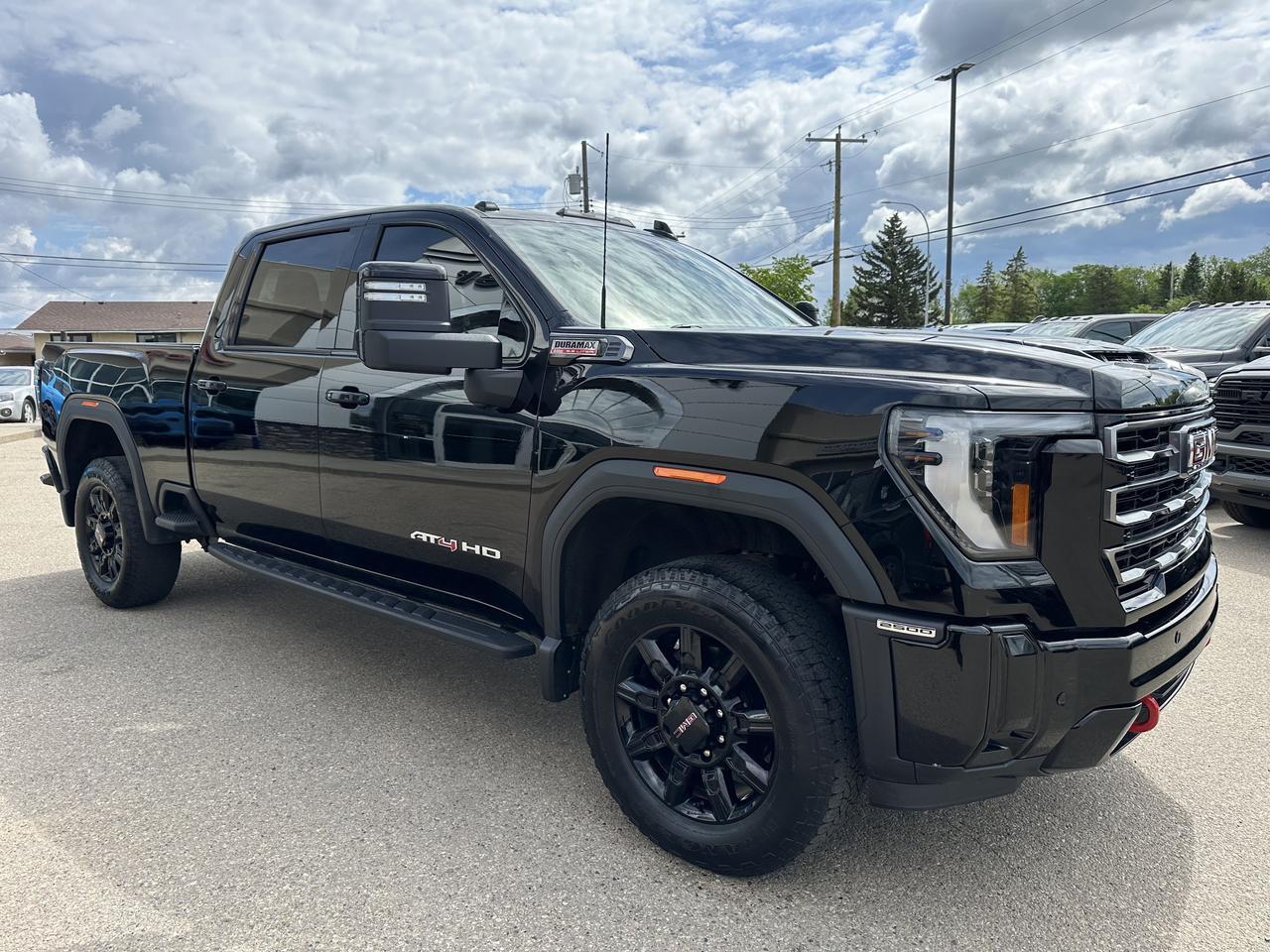 2025 GMC Sierra 2500HD AT4 Crew Cab 4WD | Tech Pkg | 5th Wheel Pkg | Max Trailer Pkg | X31 Off Road Pkg | Sun Roof Redwater AB