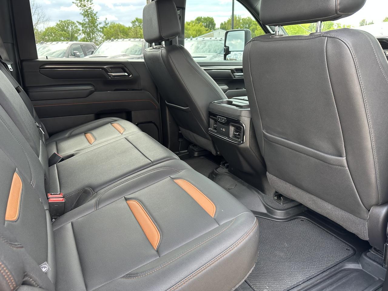 2025 GMC Sierra 2500HD AT4 Crew Cab 4WD | Tech Pkg | 5th Wheel Pkg | Max Trailer Pkg | X31 Off Road Pkg | Sun Roof Redwater AB