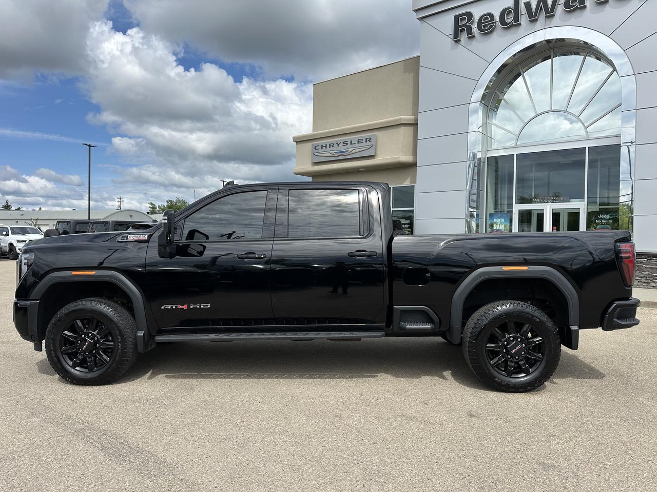 2025 GMC Sierra 2500HD AT4 Crew Cab 4WD | Tech Pkg | 5th Wheel Pkg | Max Trailer Pkg | X31 Off Road Pkg | Sun Roof Redwater AB