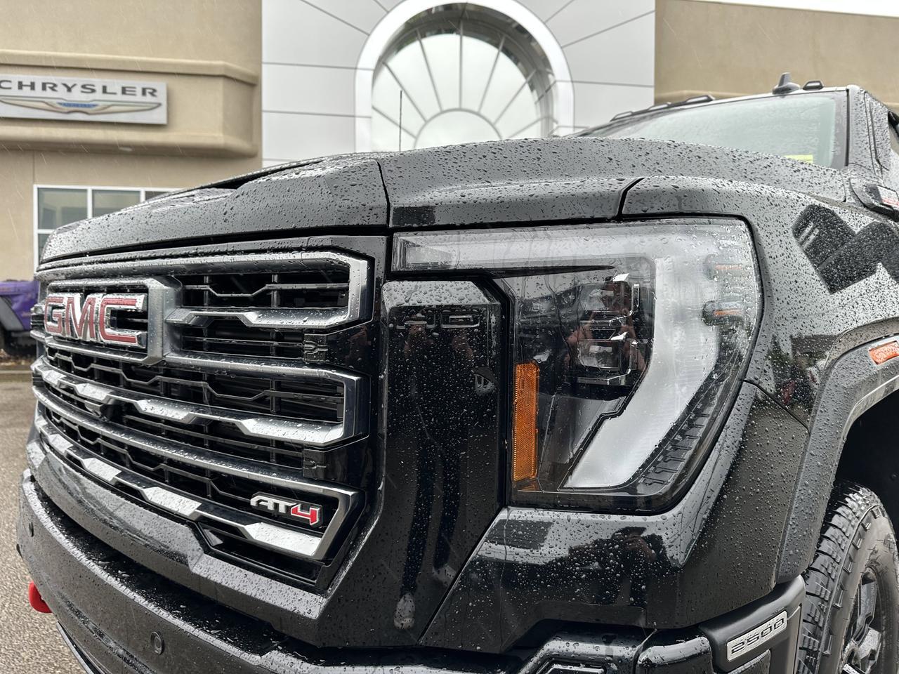 2025 GMC Sierra 2500HD AT4 Crew Cab 4WD | Tech Pkg | 5th Wheel Pkg | Max Trailer Pkg | X31 Off Road Pkg | Sun Roof Redwater AB