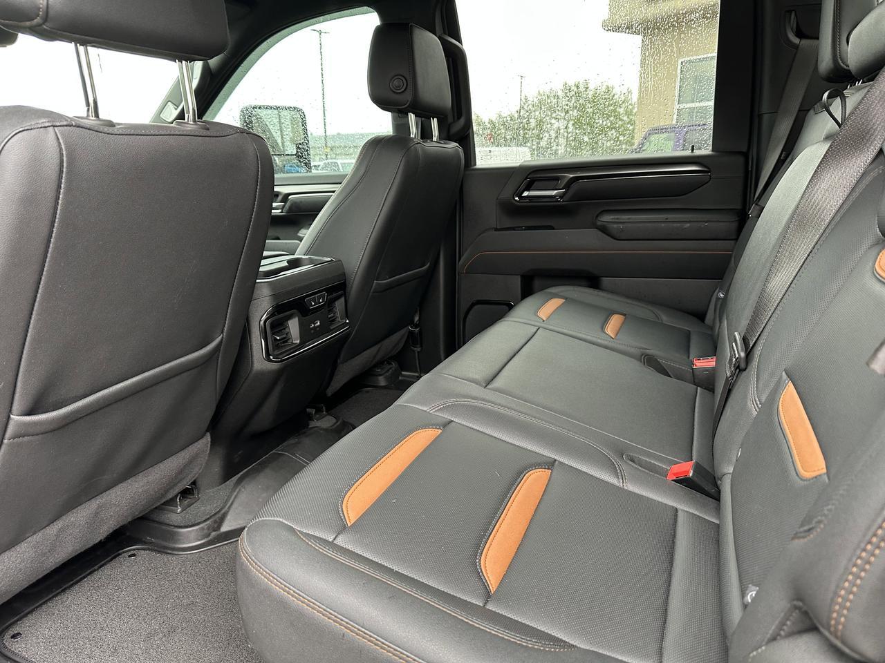 2025 GMC Sierra 2500HD AT4 Crew Cab 4WD | Tech Pkg | 5th Wheel Pkg | Max Trailer Pkg | X31 Off Road Pkg | Sun Roof Redwater AB
