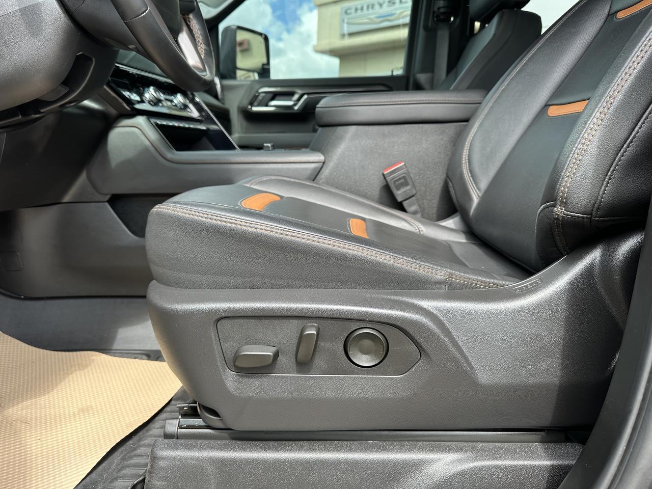 2025 GMC Sierra 2500HD AT4 Crew Cab 4WD | Tech Pkg | 5th Wheel Pkg | Max Trailer Pkg | X31 Off Road Pkg | Sun Roof Redwater AB