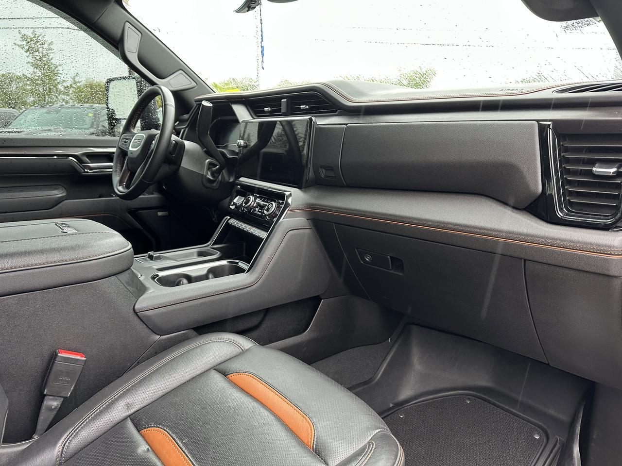 2025 GMC Sierra 2500HD AT4 Crew Cab 4WD | Tech Pkg | 5th Wheel Pkg | Max Trailer Pkg | X31 Off Road Pkg | Sun Roof Redwater AB