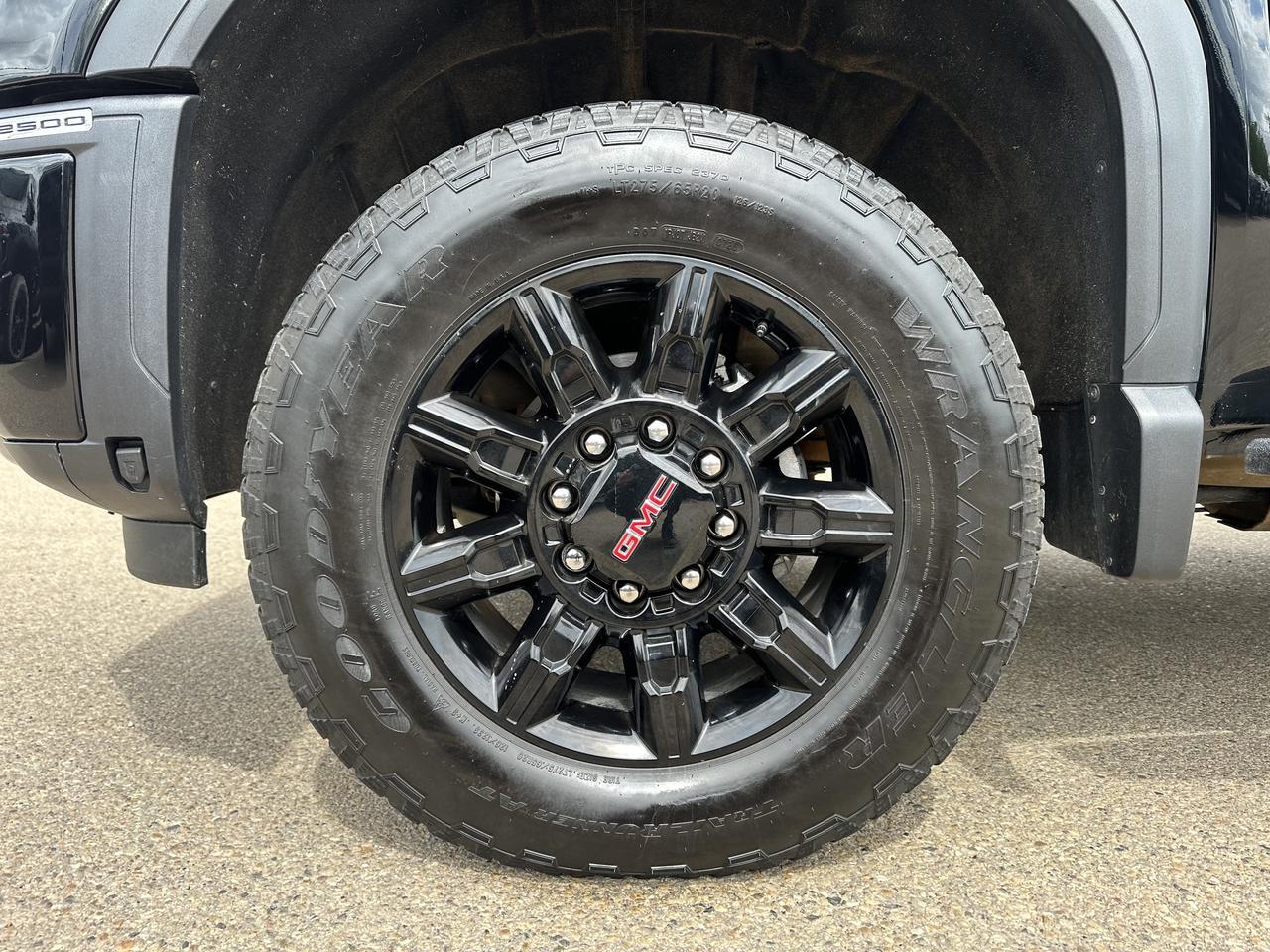 2025 GMC Sierra 2500HD AT4 Crew Cab 4WD | Tech Pkg | 5th Wheel Pkg | Max Trailer Pkg | X31 Off Road Pkg | Sun Roof Redwater AB
