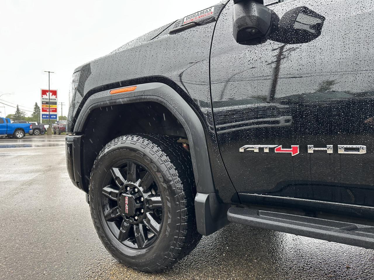 2025 GMC Sierra 2500HD AT4 Crew Cab 4WD | Tech Pkg | 5th Wheel Pkg | Max Trailer Pkg | X31 Off Road Pkg | Sun Roof Redwater AB