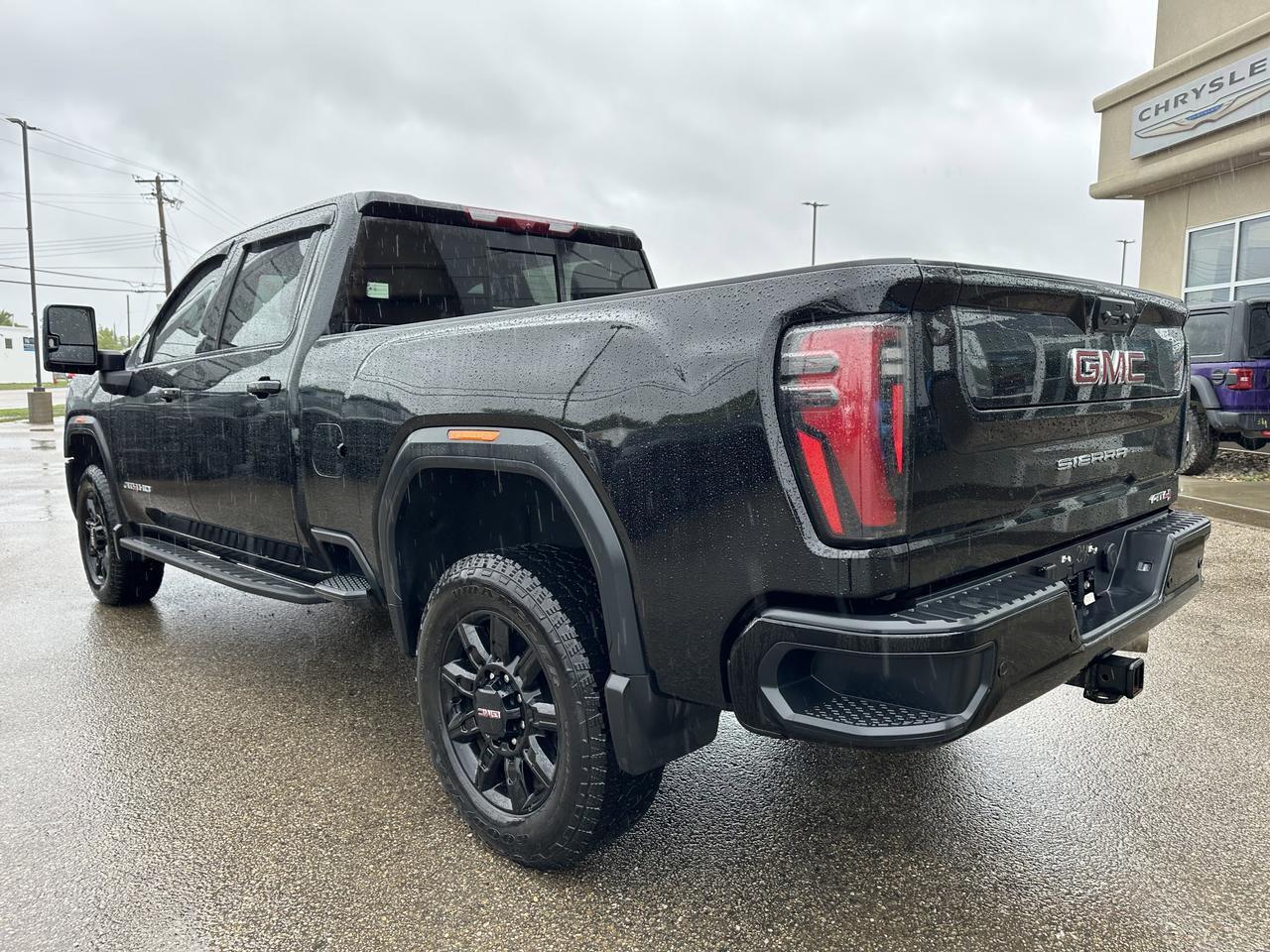 2025 GMC Sierra 2500HD AT4 Crew Cab 4WD | Tech Pkg | 5th Wheel Pkg | Max Trailer Pkg | X31 Off Road Pkg | Sun Roof Redwater AB