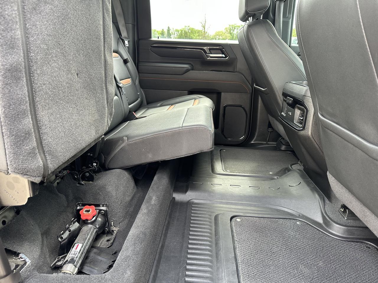2025 GMC Sierra 2500HD AT4 Crew Cab 4WD | Tech Pkg | 5th Wheel Pkg | Max Trailer Pkg | X31 Off Road Pkg | Sun Roof Redwater AB
