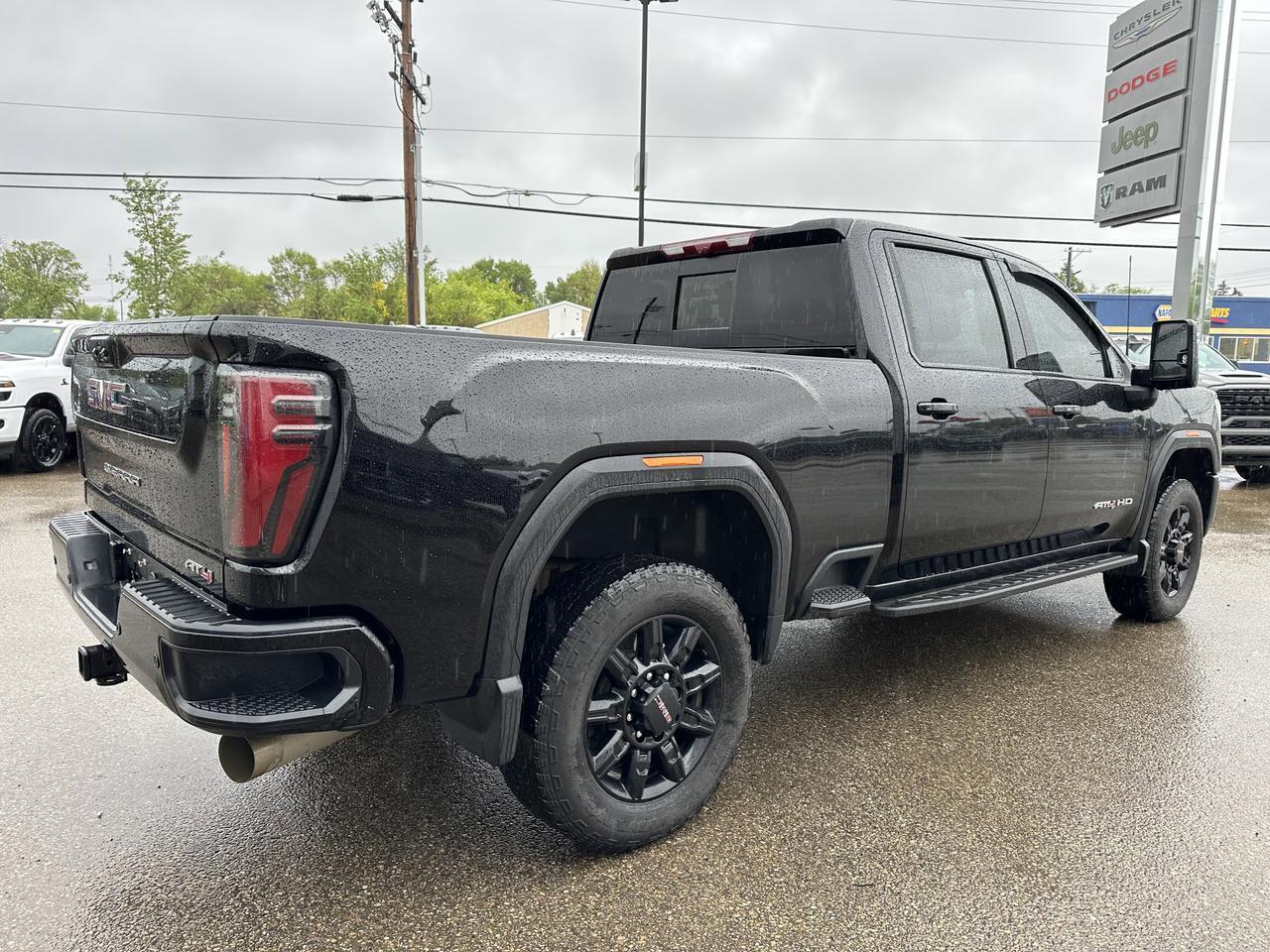 2025 GMC Sierra 2500HD AT4 Crew Cab 4WD | Tech Pkg | 5th Wheel Pkg | Max Trailer Pkg | X31 Off Road Pkg | Sun Roof Redwater AB