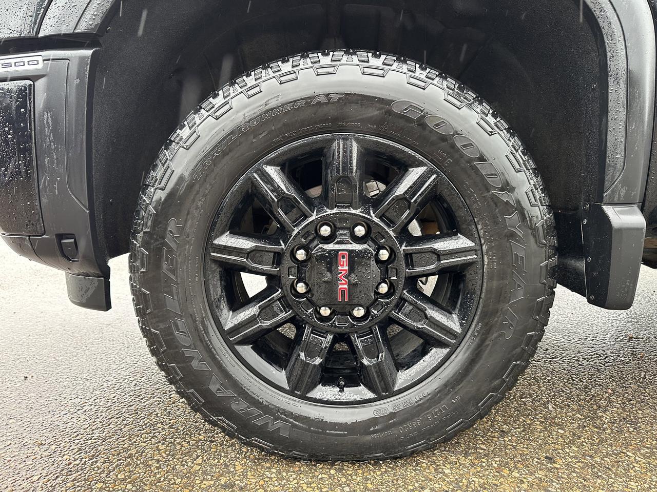 2025 GMC Sierra 2500HD AT4 Crew Cab 4WD | Tech Pkg | 5th Wheel Pkg | Max Trailer Pkg | X31 Off Road Pkg | Sun Roof Redwater AB