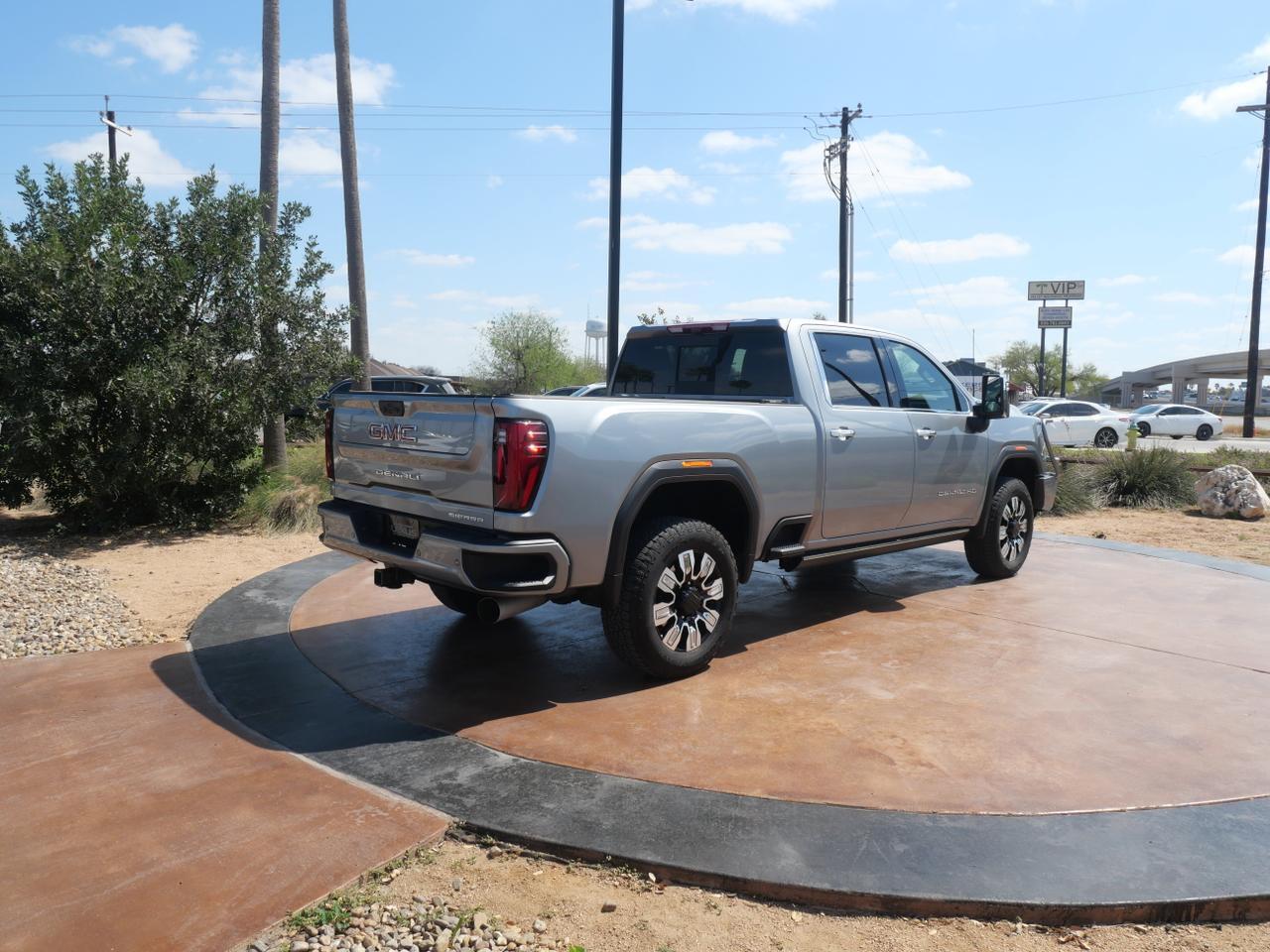 2025 GMC Sierra 2500HD Denali
